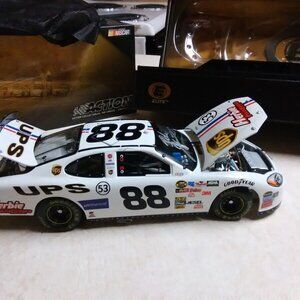 Dale Jarrett NASCAR 1/24 car diecast ADULT COLLECTIBLE Herbie Fully Loaded